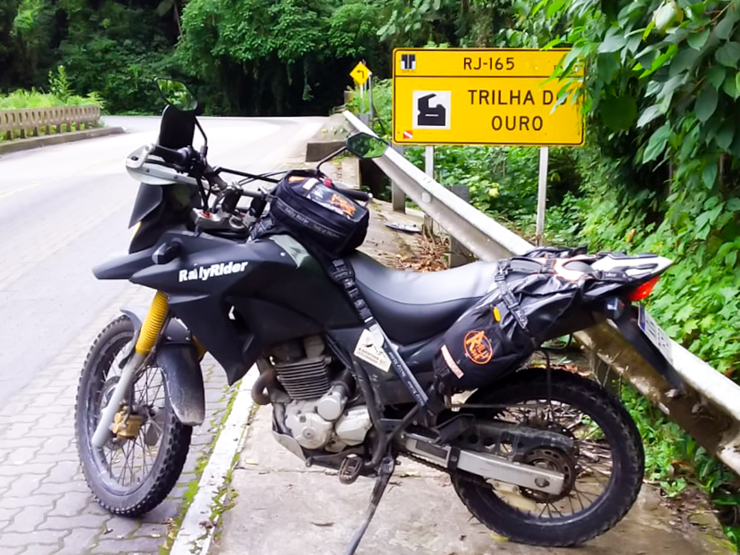 Bolsa de tanque para moto adventure na XRE300 na estrada